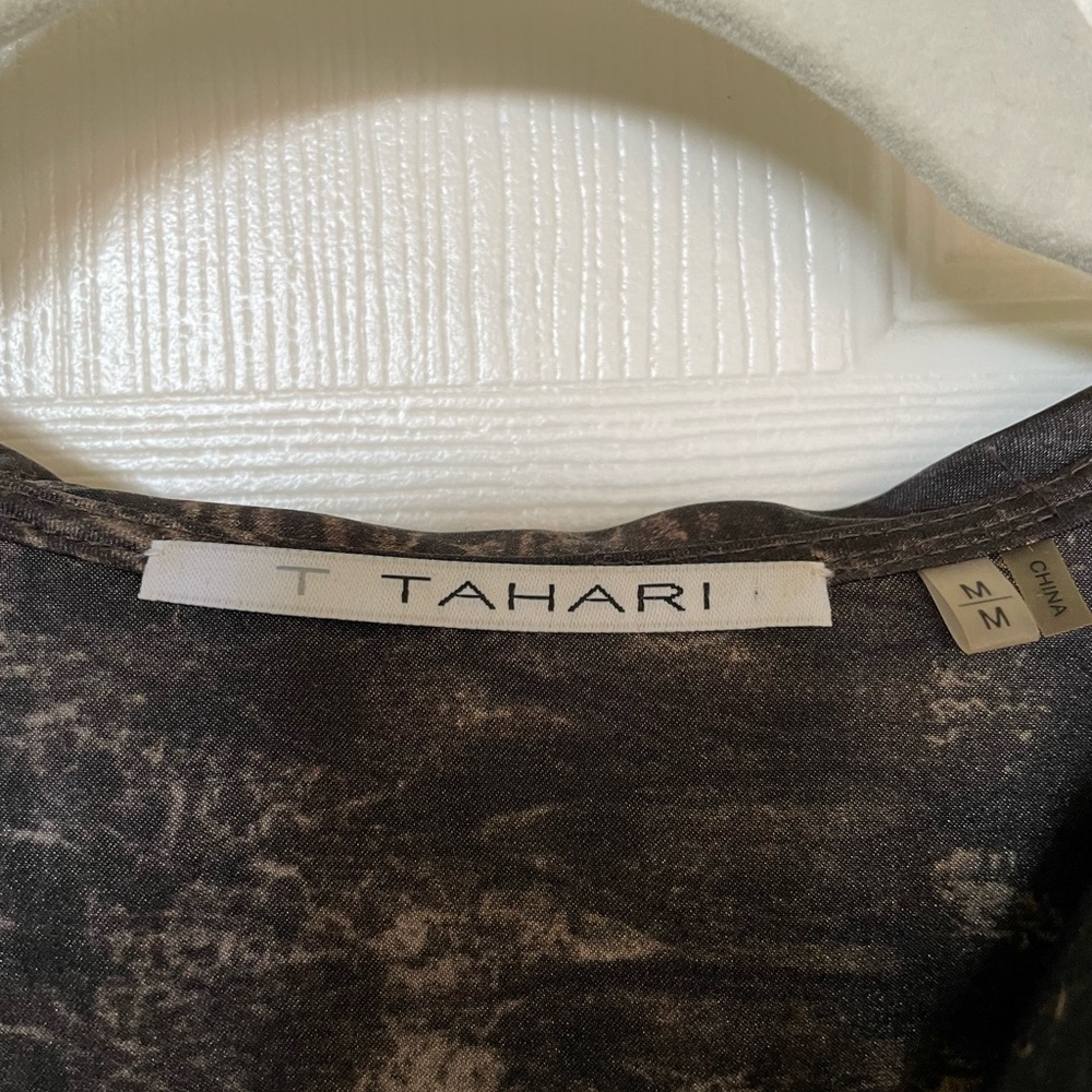 Tahari shell. Size Medium. - Picture 9 of 11